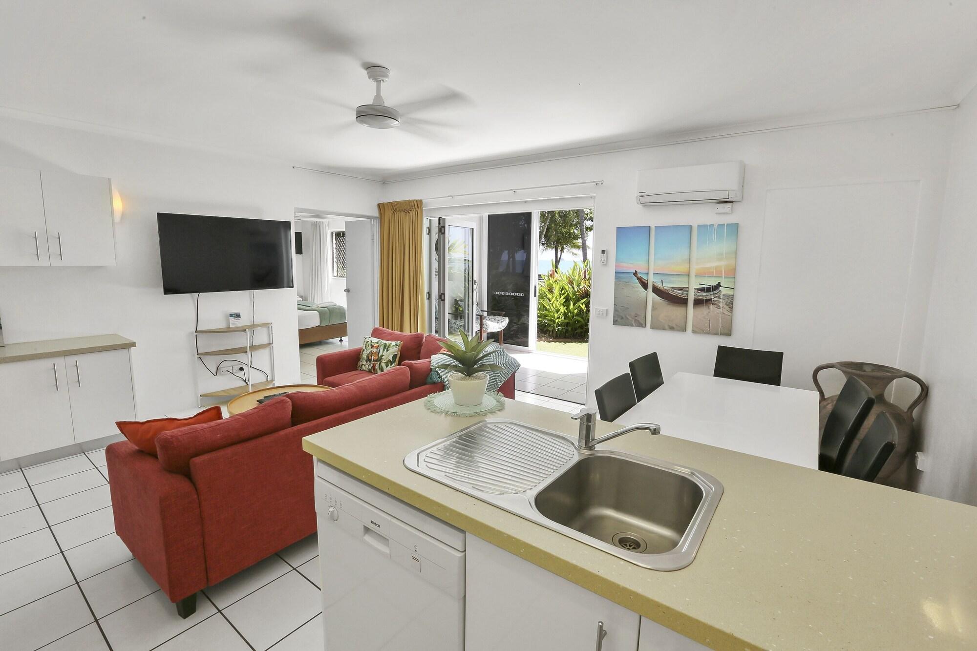Agincourt Beachfront Apartments Clifton Beach Extérieur photo