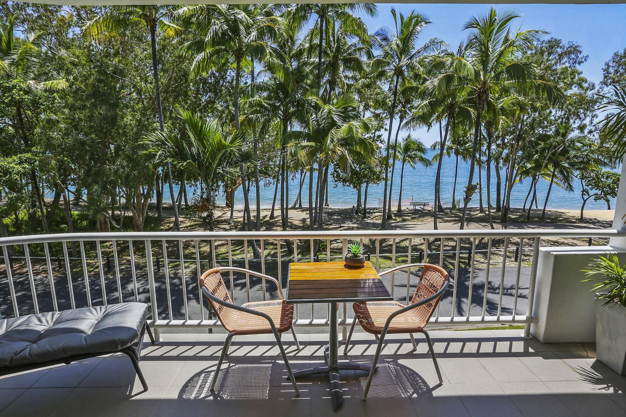 Agincourt Beachfront Apartments Clifton Beach Extérieur photo
