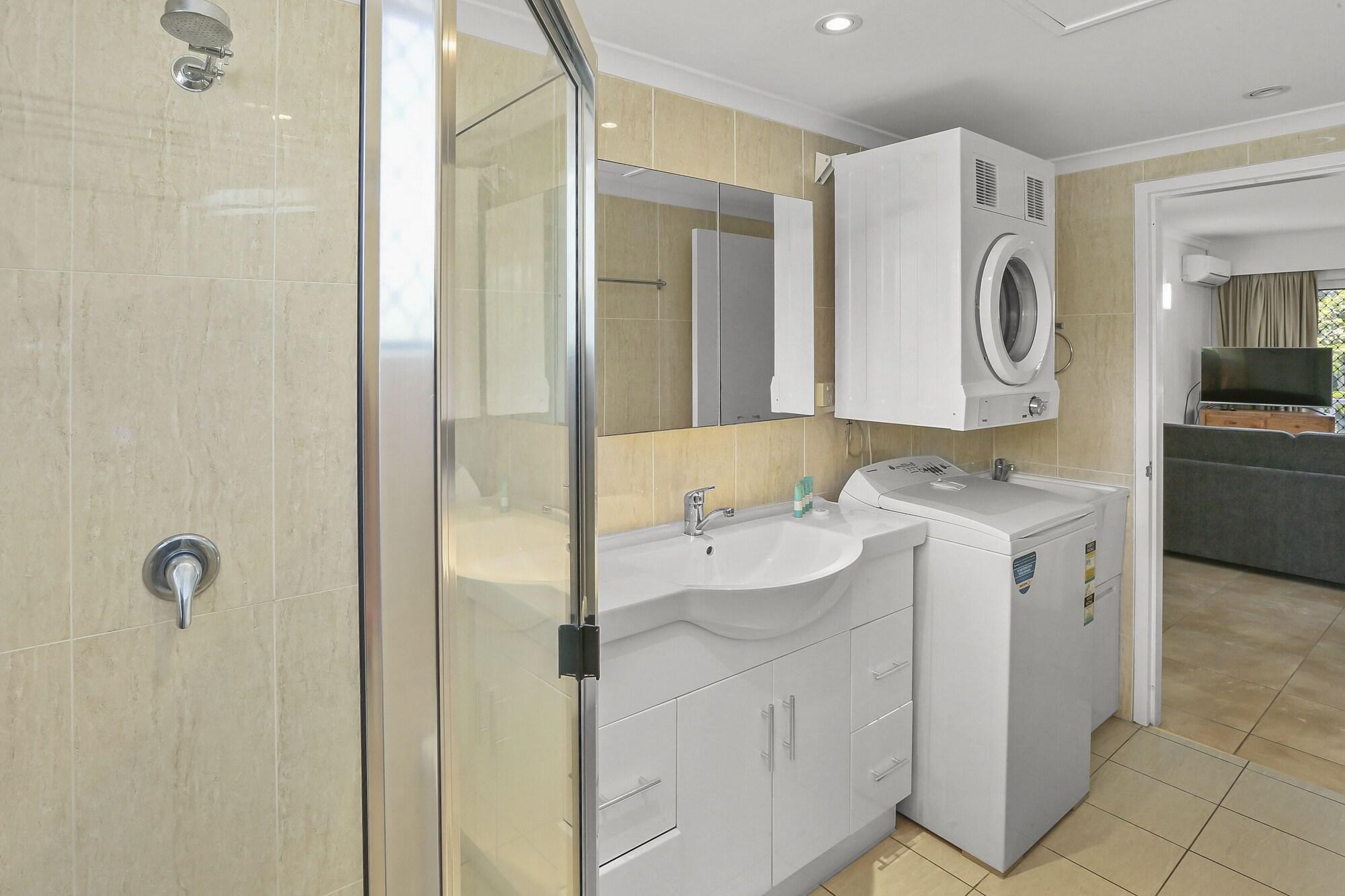 Agincourt Beachfront Apartments Clifton Beach Extérieur photo